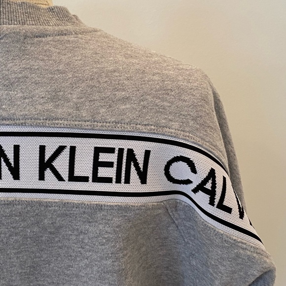 Calvin Klein Womens Grey Crew Neck Sweatshirt with White Knit Logo / Size M. - Picture 7 of 12